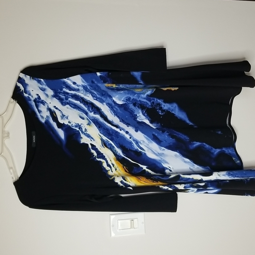 Alfani womens 3/4 sleeve Artistic print top